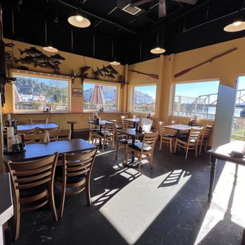 Breakwater Seafoods & Chowder House - Indoor seating - Seafood Markets Near Me - Aberdeen, Washington