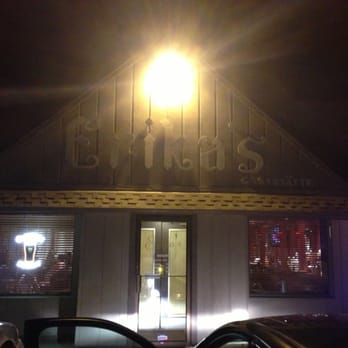 Cranston's Pub - Parking in front - Pizza Near Me - Doylestown, Ohio