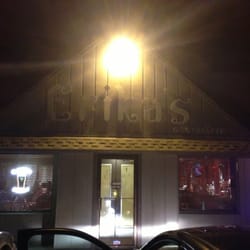 Cranston's Pub - Parking in front
