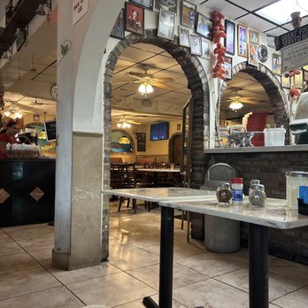 Jacaranda Pizzeria Restaurant - Pizza Near Me - Plantation, Florida