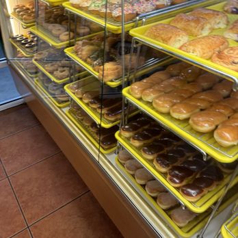 Alhambra Donuts - Full of donuts 5:50am - Donuts Near Me - Alhambra, California