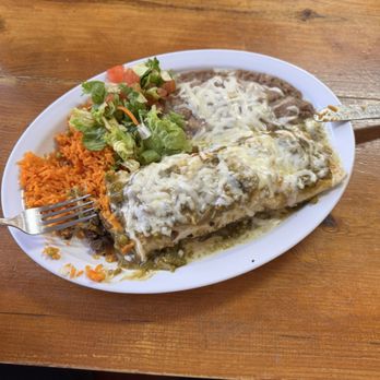 La Parrilla Restaurant - Green chile and steak burrito - Mexican Near Me - Deming, New Mexico