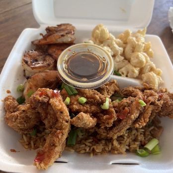 Maui's on Main - Garlic Shrimp and Hawaiian Fried Chicken - Burgers Near Me - San Antonio, Texas