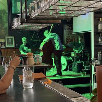 Clementine - Live band- jazz - Pizza Near Me - Newberg, Oregon