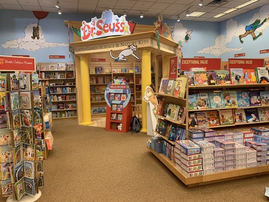 Barnes Noble 25 Photos 39 Reviews Books Mags Music