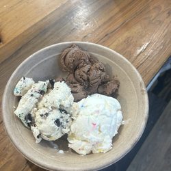 Sandpiper Coffee and Ice Cream - 3 scoops of ice cream tray! Pirates treasure, chocolate, and cake batter