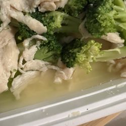Kam Fung Restaurant - Chicken and broc in an inch of water.