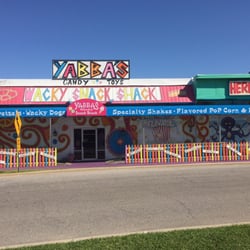 Yabba's Wacky Snack Shack - Covered seating area