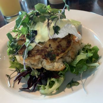 B Matthews Eatery - Crab Benedict Brunch - New American Near Me - Savannah, Georgia