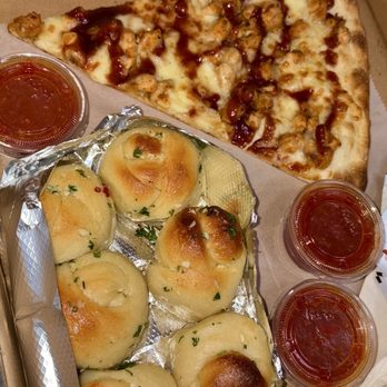 Joe's Pizza - Bbq chicken slice, garlic knots and extra marinara. 4/5 - Pizza Near Me - Los Angeles, California Joe's Pizza - Bbq chicken slice, garlic knots and extra marinara. 4/5 - Pizza Near Me - Los Angeles, California