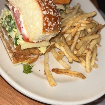 Houston's Restaurant - Crispy Chicken Sandwich - Steakhouses Near Me - Pasadena, California
