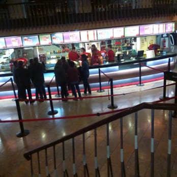 Cine Palafox - Interior del cine. Zona donde comprar las palomitas y refrescos. - Cinema Near Me - Zaragoza, Z