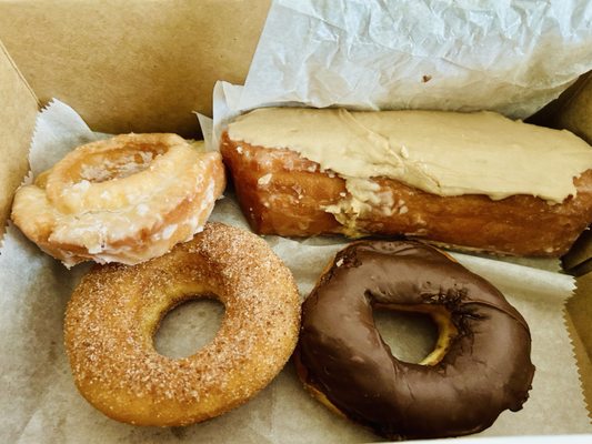 Fox's Donut Den by null