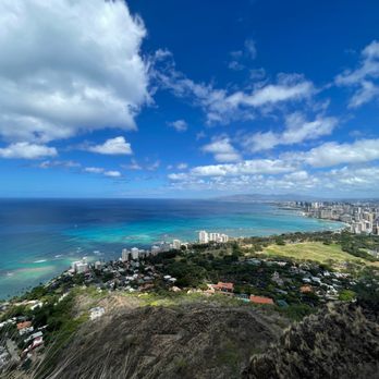Diamond Head State Monument - Look down Waikiki side and Kapiolani park. - Parks Near Me - Honolulu, Hawaii Diamond Head State Monument - Look down Waikiki side and Kapiolani park. - Parks Near Me - Honolulu, Hawaii