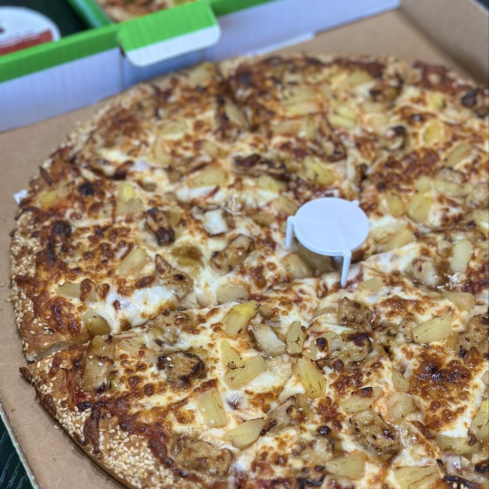 Red Swan Pizza - Red Swan Pizza - 14" - Pizza Near Me - Vaughan, Ontario