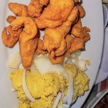 Los Pinos Café - Bars Near Me - San Juan, Puerto Rico