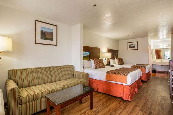 Sandia Peak Inn Old Town ABQ, a Howard Johnson by Wyndham by null
