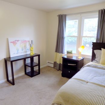 Colonial Townhouse Apartments - Two bedroom townhouse with plenty of study space - Apartments Near Me - Willimantic, Connecticut Colonial Townhouse Apartments - Two bedroom townhouse with plenty of study space - Apartments Near Me - Willimantic, Connecticut