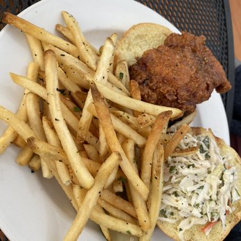 The Deck - Chicken sandwich - Bars Near Me - Newport, Rhode Island