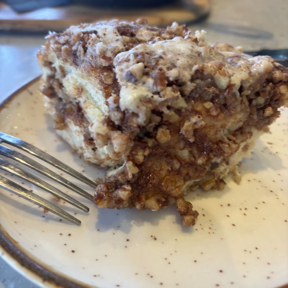Gus's BBQ - Cinnamon Roll skillet - Barbeque Near Me - Porter Ranch, California