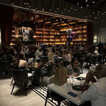Warren - Whisky wall - Whiskey Bars Near Me - Delray Beach, Florida Warren - Whisky wall - Whiskey Bars Near Me - Delray Beach, Florida