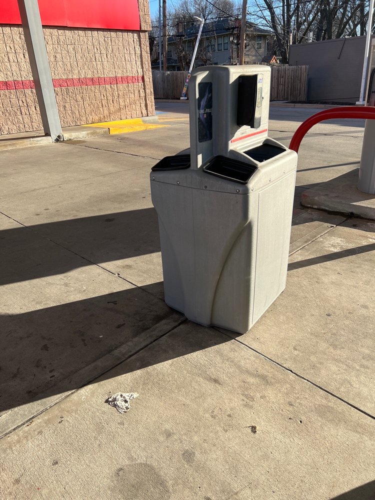 MINIT MART Updated September 2024 7447 State Line Rd, Kansas City