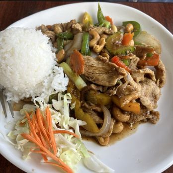 Big Monster Sushi & Thai - Thai cashew nuts with chicken - Thai Near Me - Lihue, Hawaii