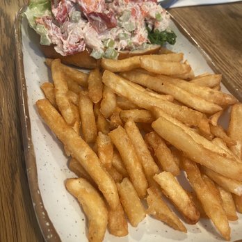 Dog Watch Mystic - Cold lobster roll w/ side of French fries - Barbeque Near Me - Stonington, Connecticut