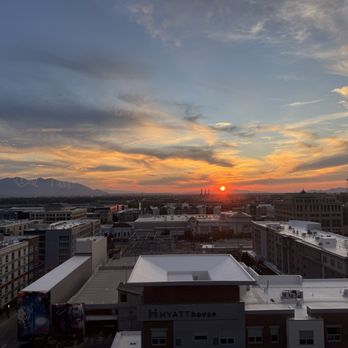 Van Ryder - Sunset at Van Ryder - Bars Near Me - Salt Lake City, Utah Van Ryder - Sunset at Van Ryder - Bars Near Me - Salt Lake City, Utah