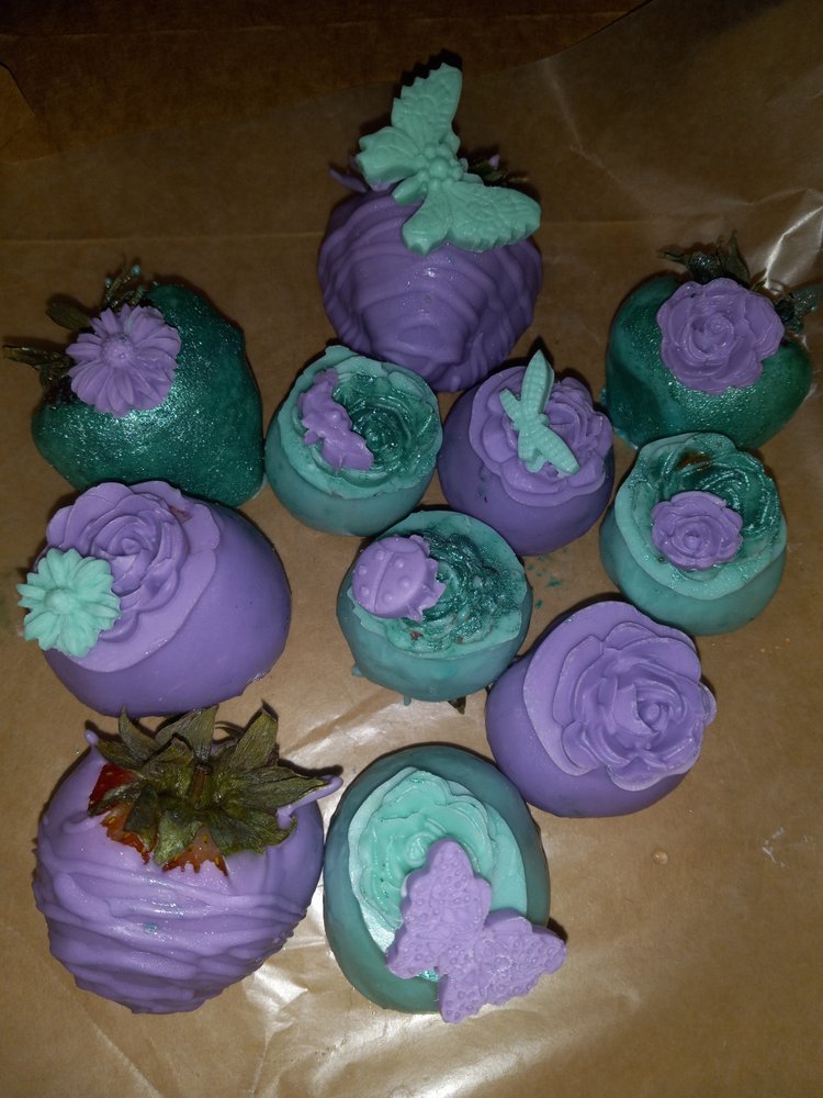 Heidi's Dipped Delights Logo
