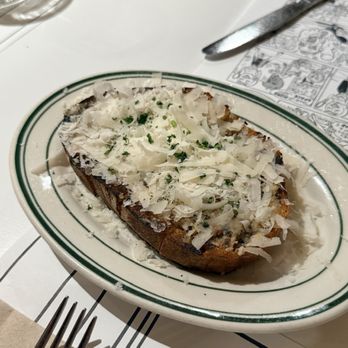 Jon & Vinny's Studio City - garlic bread - Italian Near Me - Los Angeles, California Jon & Vinny's Studio City - garlic bread - Italian Near Me - Los Angeles, California