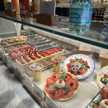 IT Italian Trattoria - Display of more goodies - Pizza Near Me - Miami Beach, Florida IT Italian Trattoria - Display of more goodies - Pizza Near Me - Miami Beach, Florida
