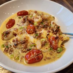 Bridgewater Bar & Grill - Shrimp and cheesy grits with bacon and blistered tomatoes. Looked good.