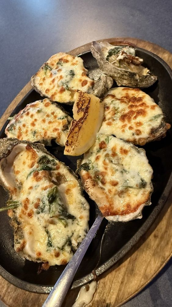Food from El Barquito Seafood & Oyster Bar