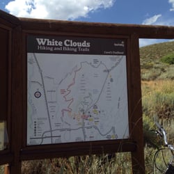 White Clouds Trailhead - Trailhead with map.