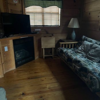 Linville River Log Cabins - Living room - Vacation Rentals Near Me - Newland, North Carolina Linville River Log Cabins - Living room - Vacation Rentals Near Me - Newland, North Carolina