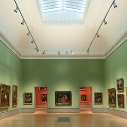 Herzog Anton Ulrich-Museum - Blick in die Gemäldegalerie mit Rembrandts "Familienporträt" im Zentrum