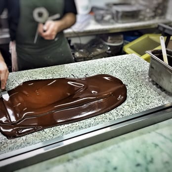 Paul A Young Fine Chocolates - Tempering the chocolate - Chocolatiers & Shops Near Me - London, XGL Paul A Young Fine Chocolates - Tempering the chocolate - Chocolatiers & Shops Near Me - London, XGL