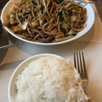 Panda Inn - Lo mein noodles, orange chicken and broccoli beef - Chinese Near Me - Ontario, California Panda Inn - Lo mein noodles, orange chicken and broccoli beef - Chinese Near Me - Ontario, California
