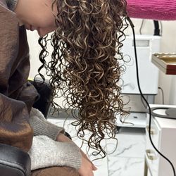 Salon 224 Curls Studio