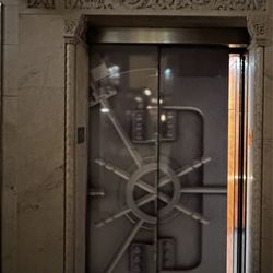 Residence Inn by Marriott Columbus Downtown - Vault decal on elevator doors
