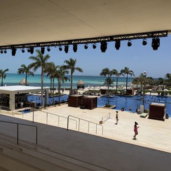 Hyatt Ziva Cancun - Main pool - Hotels Near Me - Cancún, ROO