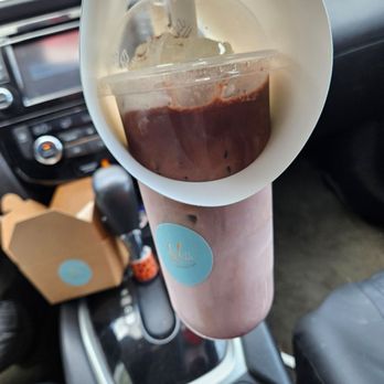 Le'Cha Cafe - Strawberry chocolate overload - Bubble Tea Near Me - Portland, Maine
