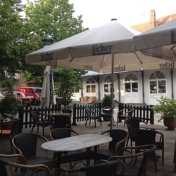 Willy's Pub - Kühler Äppler im Schatten