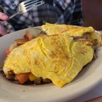Yankee Kitchen Restaurant - an omelet on a plate - Breakfast & Brunch Near Me - Vienna, Ohio
