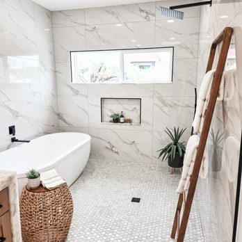 Staging Arizona - Staged Primary Bath Room in Fountain Hills, AZ - Interior Design Near Me Staging Arizona - Staged Primary Bath Room in Fountain Hills, AZ - Interior Design Near Me