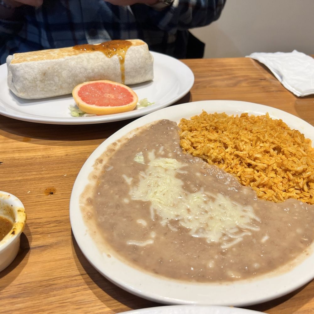 Taqueria Maria - Chicken burrito with side of rice and beans - Mexican Near Me - Napa, California Taqueria Maria - Chicken burrito with side of rice and beans - Mexican Near Me - Napa, California