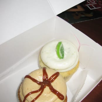 Georgetown Cupcake - Apple caramel & Key Lime Pie cupcakes - Cupcakes Near Me - Washington, DC, District of Columbia Georgetown Cupcake - Apple caramel & Key Lime Pie cupcakes - Cupcakes Near Me - Washington, DC, District of Columbia