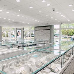 Neeter House of Luxury - Large inventory
