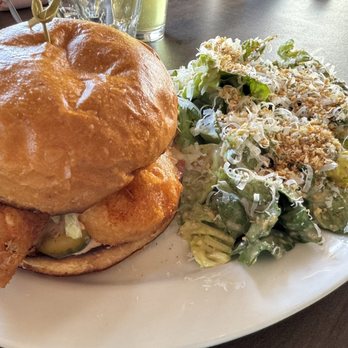 RMU Truckee - Shrimp po boy and side salad - Bars Near Me - Truckee, California
